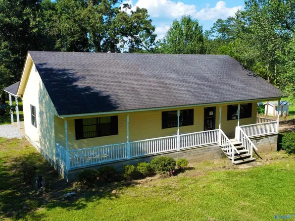 135 Hunter Ln, Danville, AL 35619