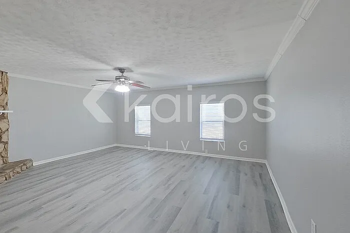 111 Evelyn St — Photo 8