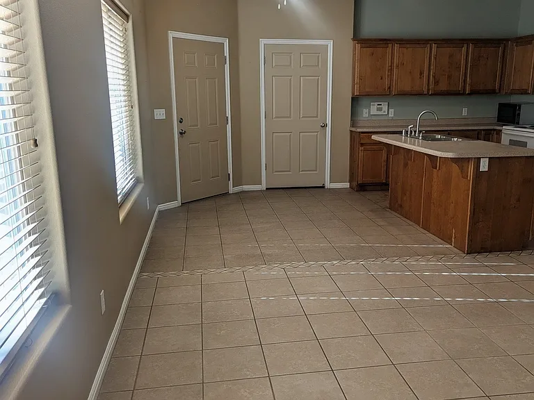 372 Megan Cir — Photo 6