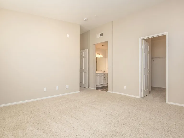 Laurel Canyon Apartment Homes — Photo 34