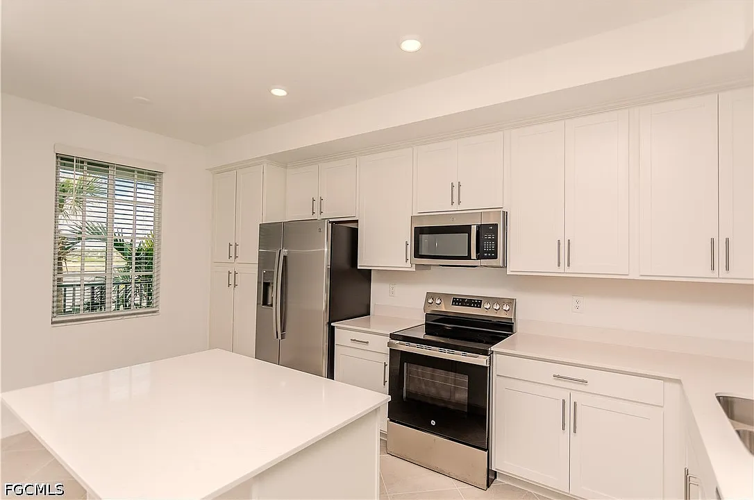 2 bed, 2.0 bath, 1120 sqft, $1,800 — Photo 3