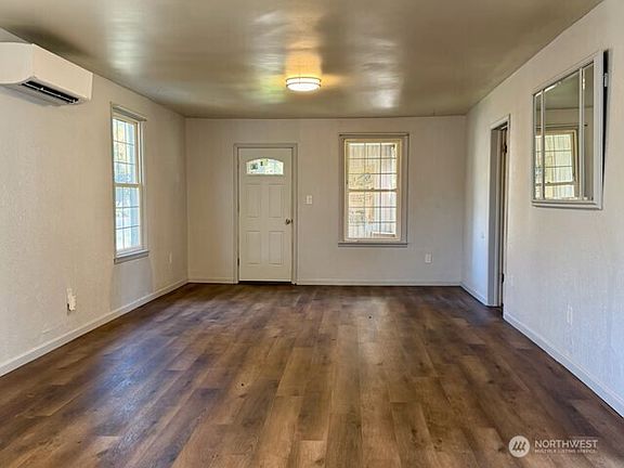 3rd image of 413 Morse Street