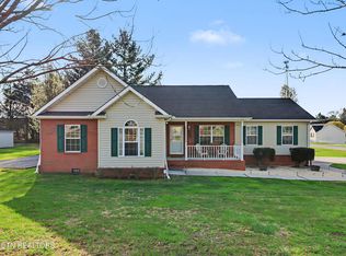 225 Acorn Dr, Corryton, TN 37721