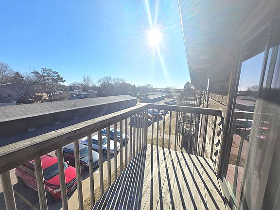 4th image of 2300 S Sycamore Ave #22