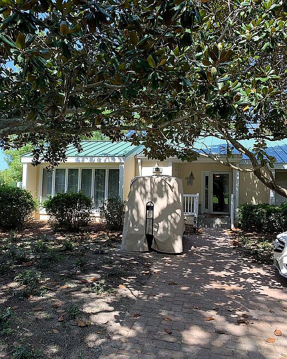 One story end unit on golf ??????