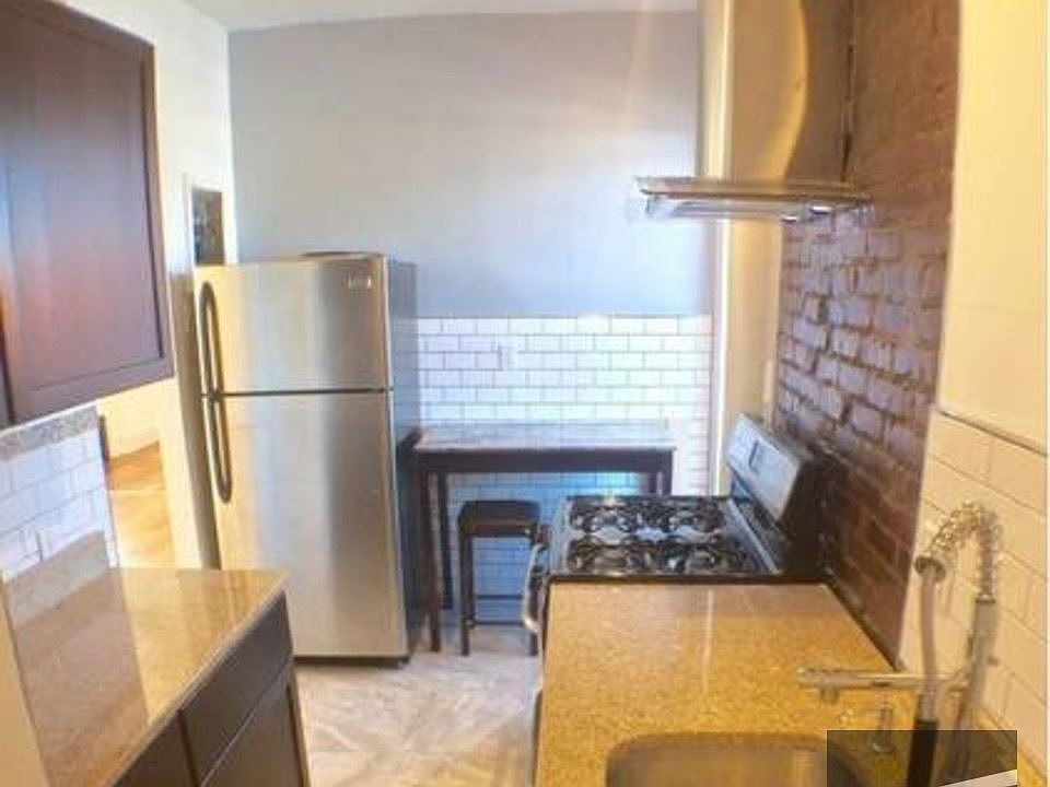 1st image of 1435 26th Ave #3R