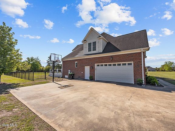 3rd image of 1033 Lexington Downs Drive