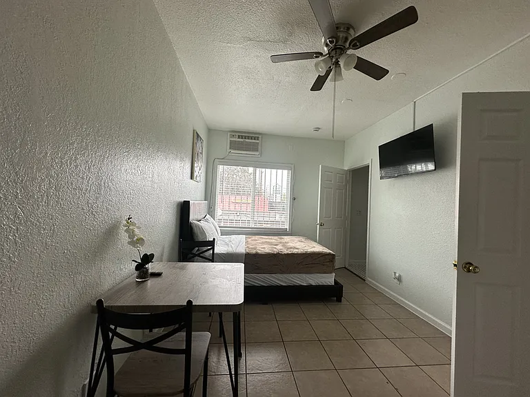 South Park Place Apartments — Photo 16