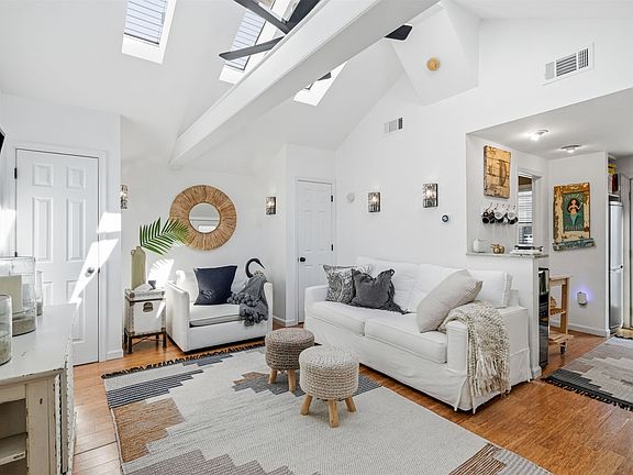 3rd image of 225 87th St #Sea