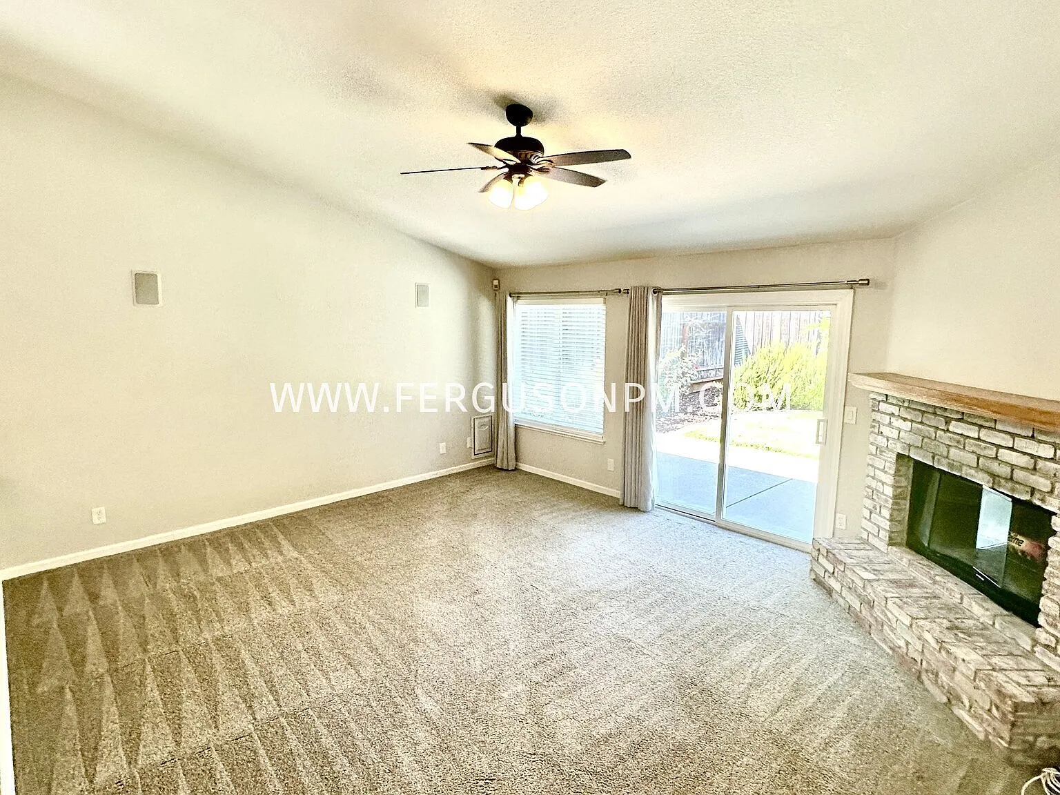 Updated Spacious Three Bedroom in Desirable Kaseberg-Kingswood — Photo 4
