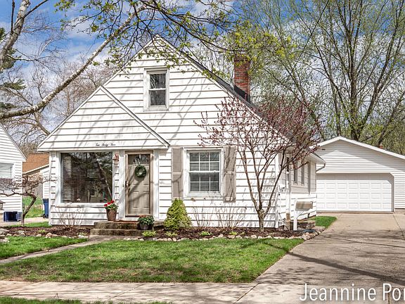 2nd image of 1045 Drexel Dr NE