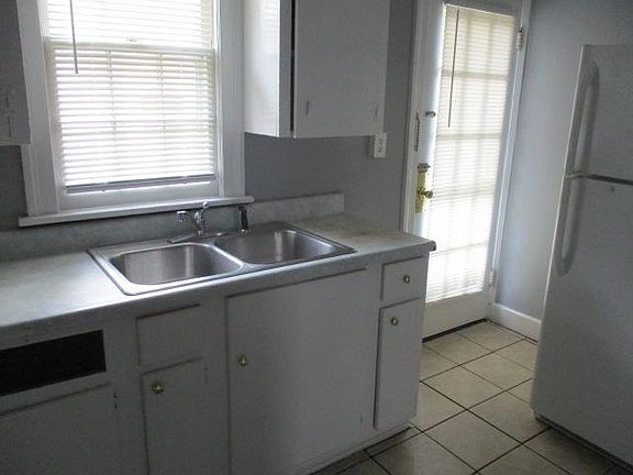 3rd image of 210 S Bilbro Ave