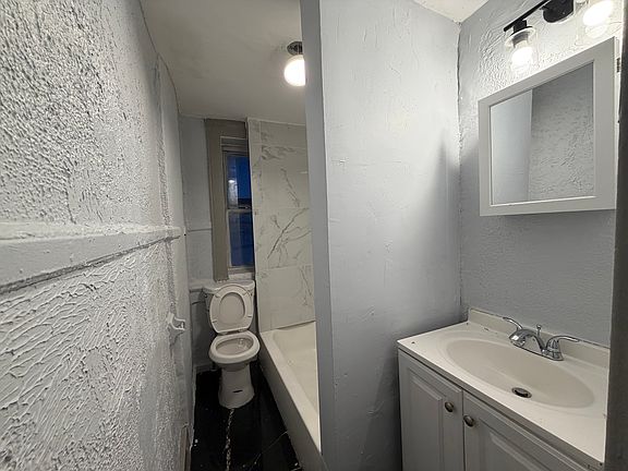 3rd image of 717 Arlington Ave APT 1D