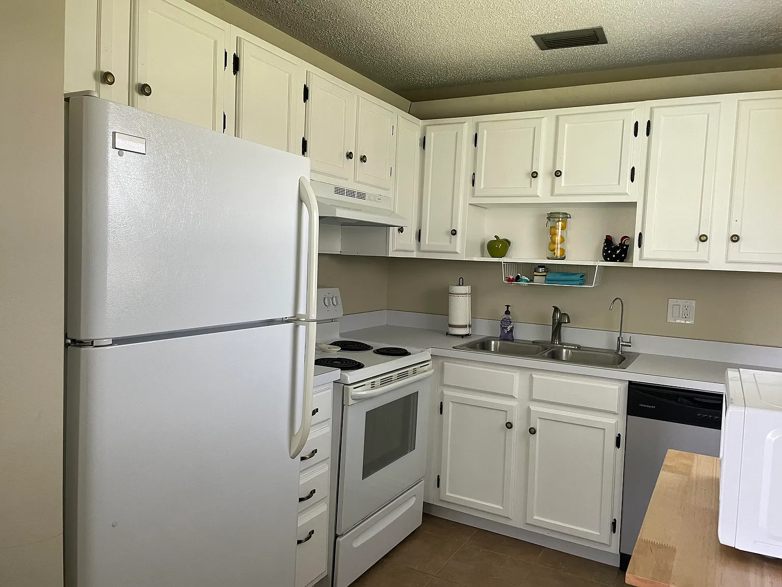 1 bed, 1.5 bath, 750 sqft, $1,500 — Photo 2