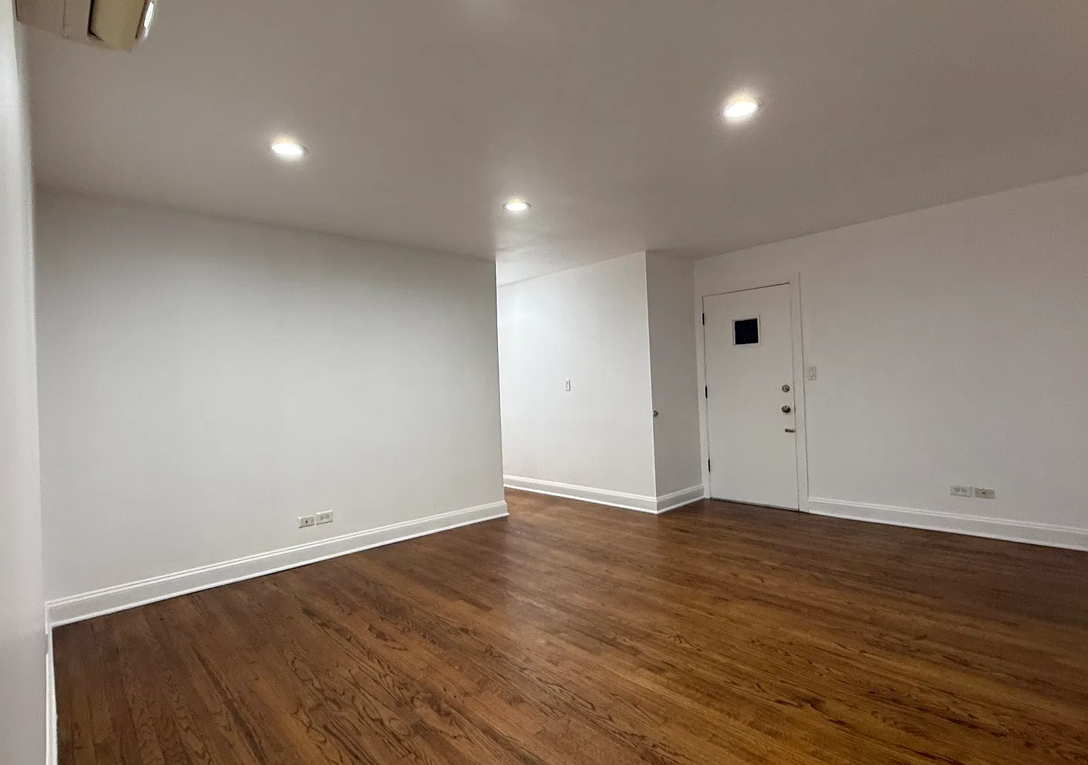 3 bed, 1300 sqft, $2,100 — Photo 1