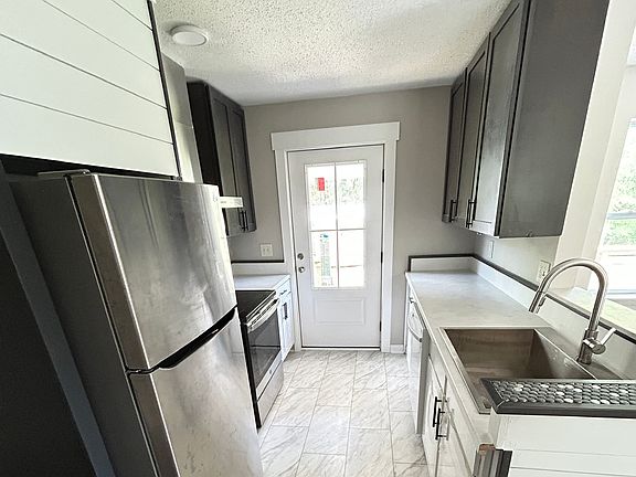3rd image of 353 Courtenay Ave