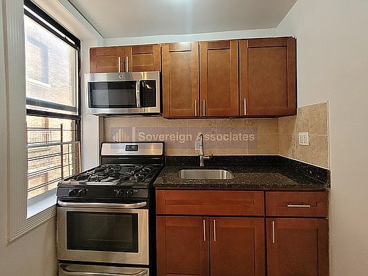 2nd image of 639 W 204th St APT 3F