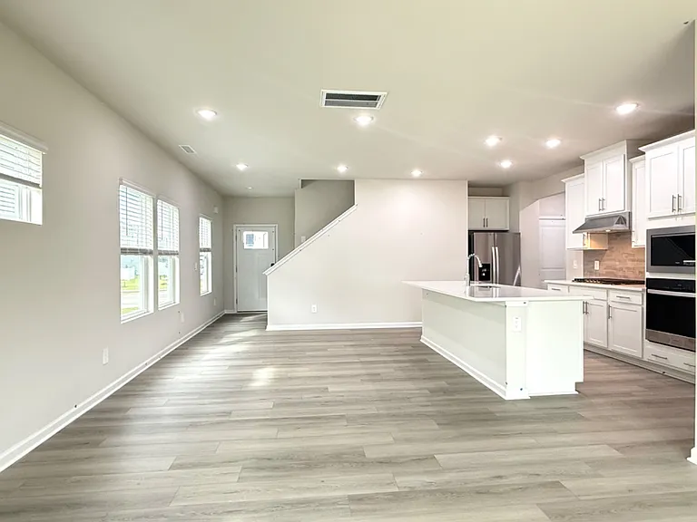 1008 Saint Lawrence Dr — Photo 5