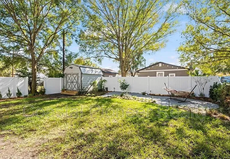 1738 W Spruce St — Photo 41