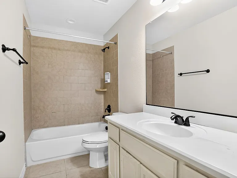 2346 Arezzo Ln — Photo 24