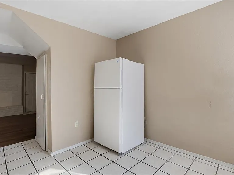 1628 Claudia Dr — Photo 8