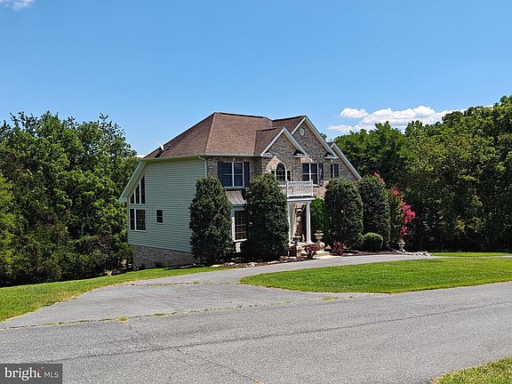 4th image of 644 Beall Ave