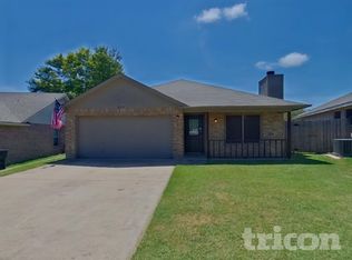 825 Rambling Ct, Granbury, TX 76049