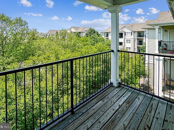 3rd image of 19617 Galway Bay Cir APT 403