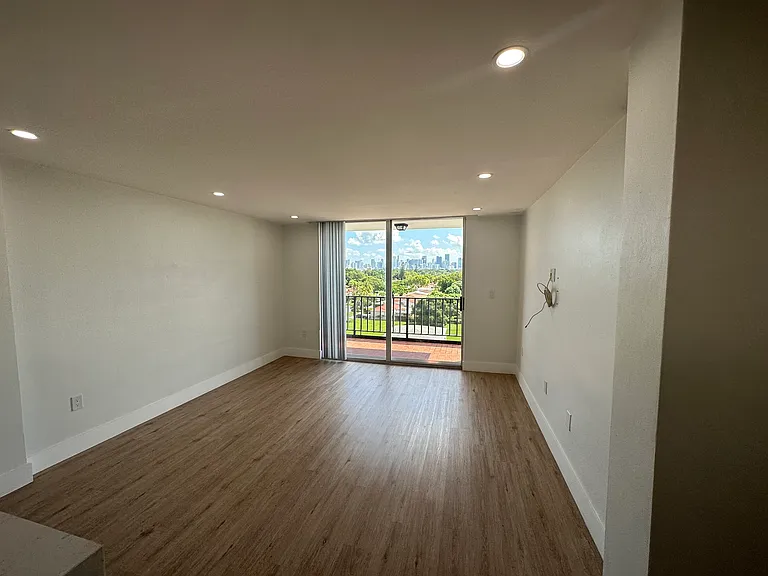 1400 SW 27th Ave #703 — Photo 5