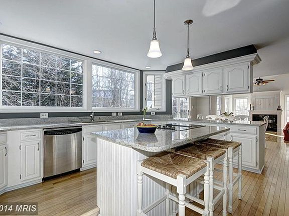 4th image of 203 Greenmont Way NE