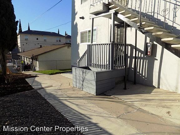 4th image of 3762 41st St