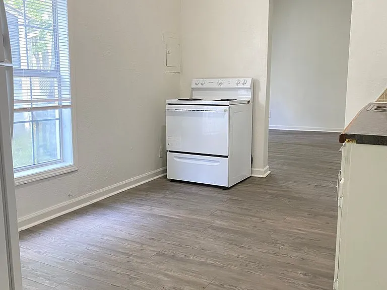 328 N Philadelphia Ave — Photo 5