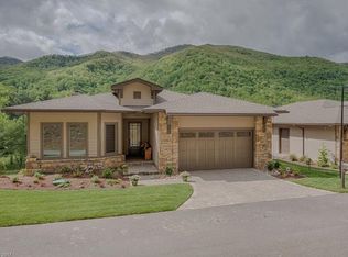 6 Plateau Dr, Maggie Valley, NC 28751