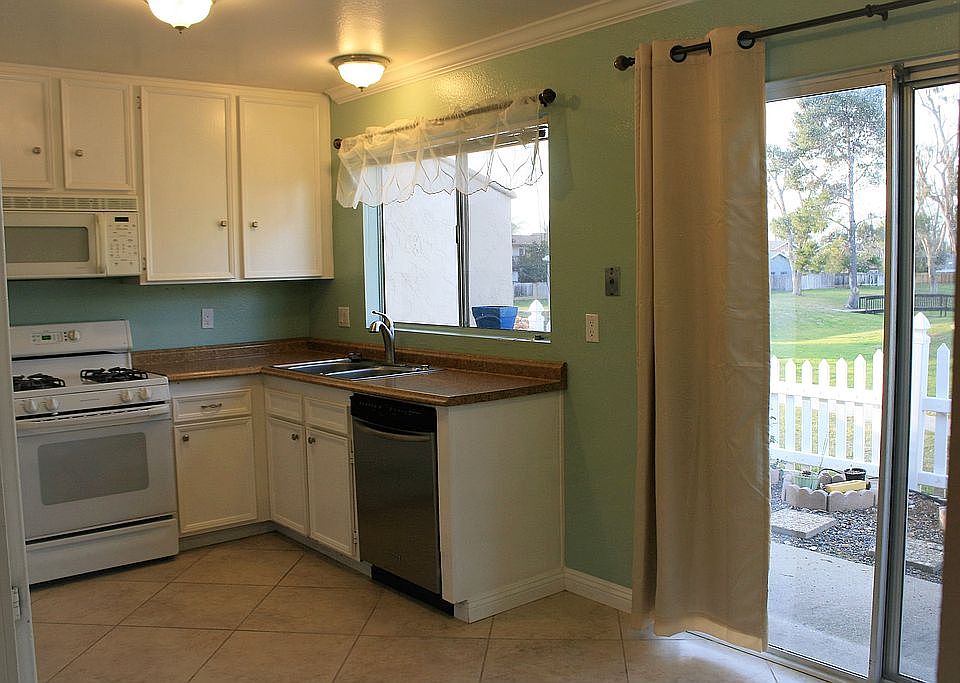 Kitchen w/view & slider2park