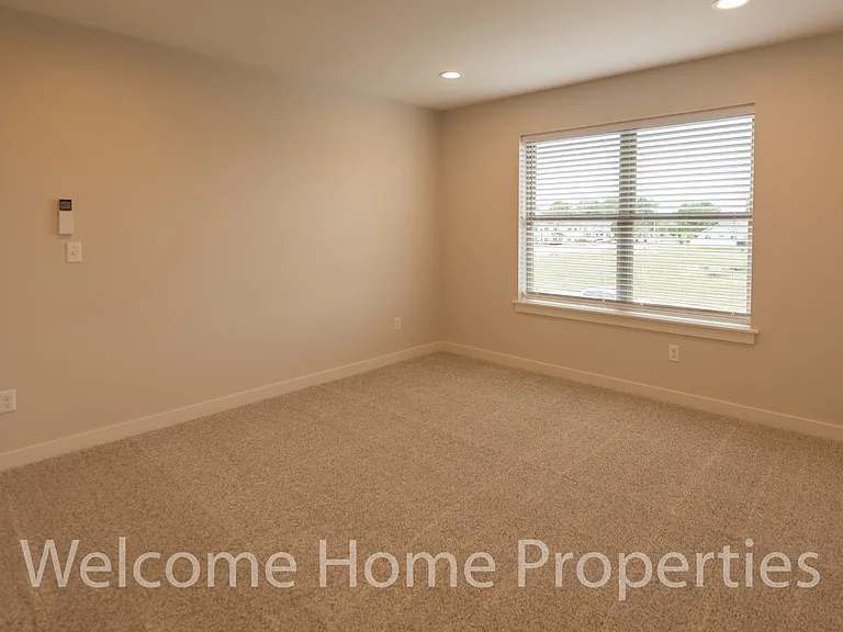 2 NE Hadley Way — Photo 19