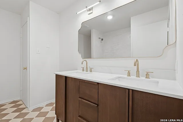 486 E Olmos Dr — Photo 17