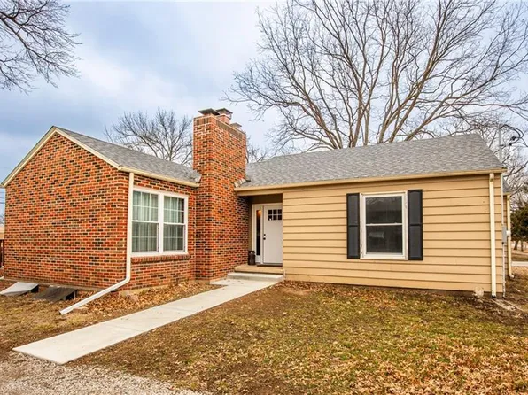 804 Locust St, Mound City, KS 66056