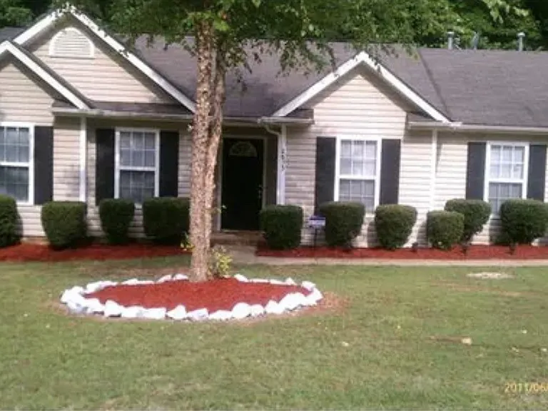 2633 Daffodil Dr — Photo 1
