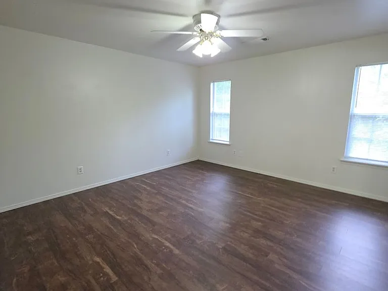 611 Preston Dr — Photo 17