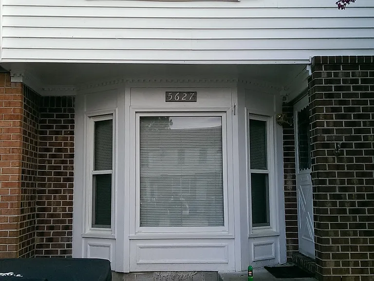 5627 Picadilly Ln — Photo 1