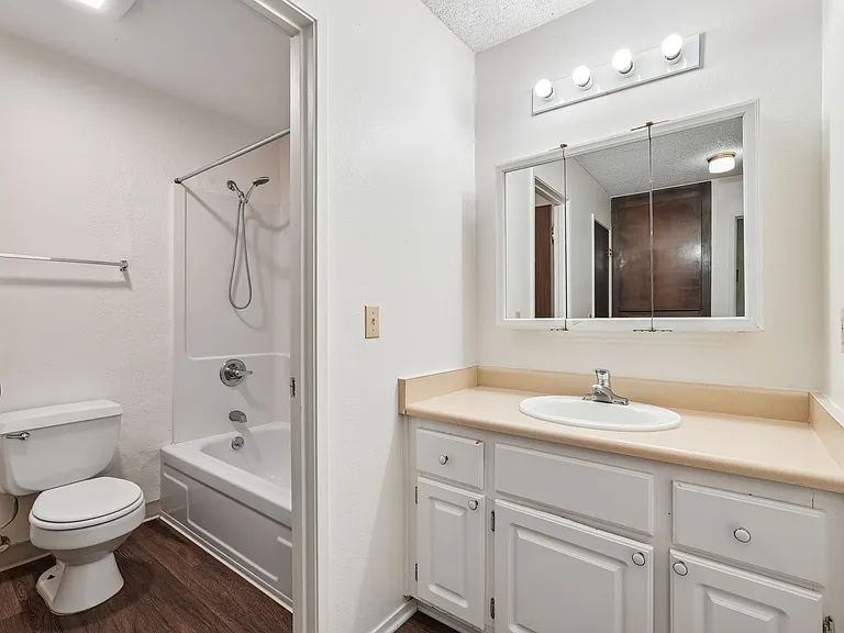 Sherwood and Forest Arms Apartments — Photo 7