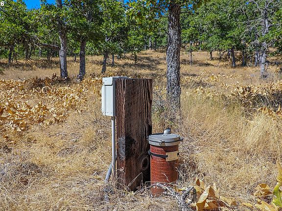 4th image of 2300 Dry Creek Rd