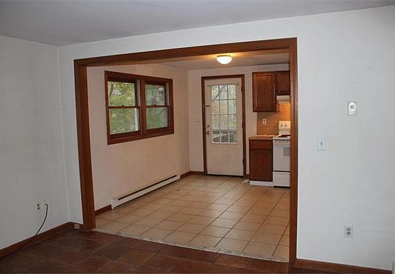 3rd image of 435 Lincoln St #0