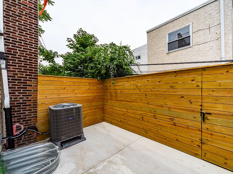 2311 Cross St — Photo 34
