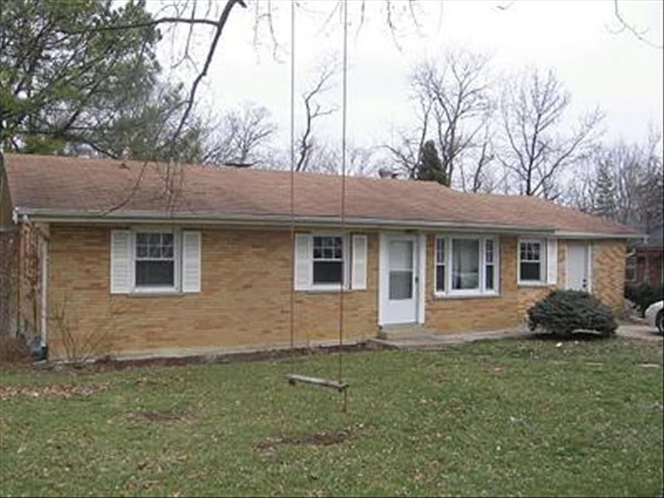 1st image of 11 Lakeshore Dr