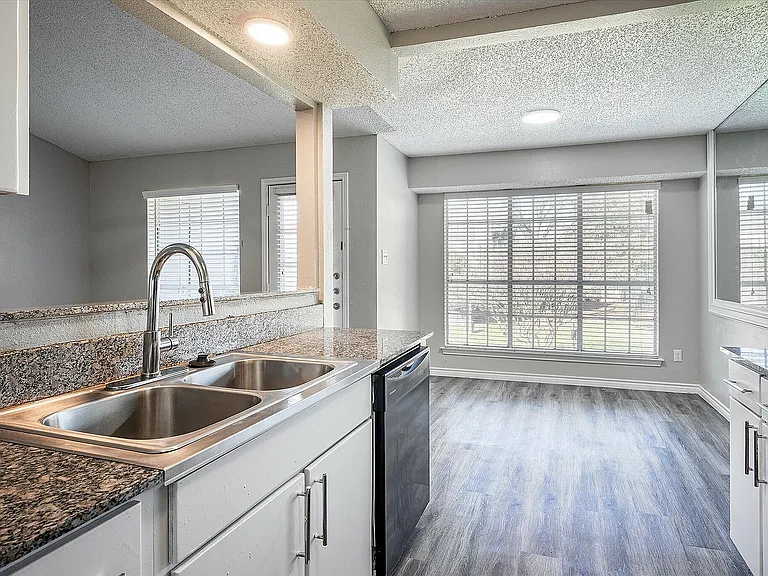 Luxury (1-1) - Kitchen