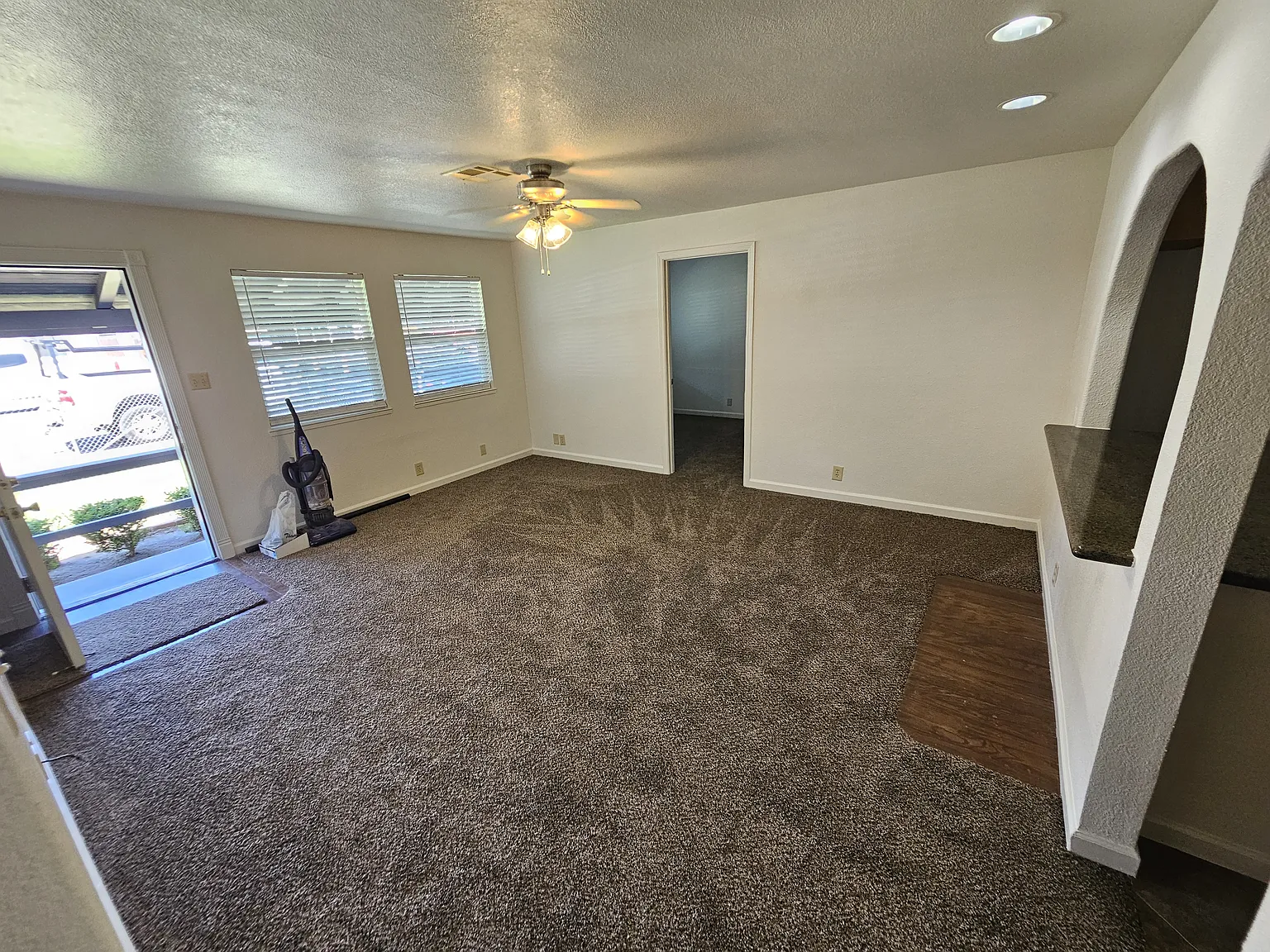 3 bed, 1100 sqft, $2,495 — Photo 4
