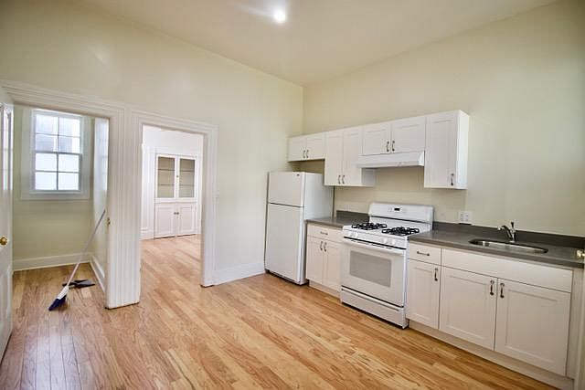 1st image of 136 Tiffany Ave