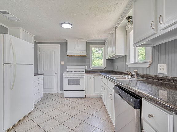 5th image of 405 N Rodeo St