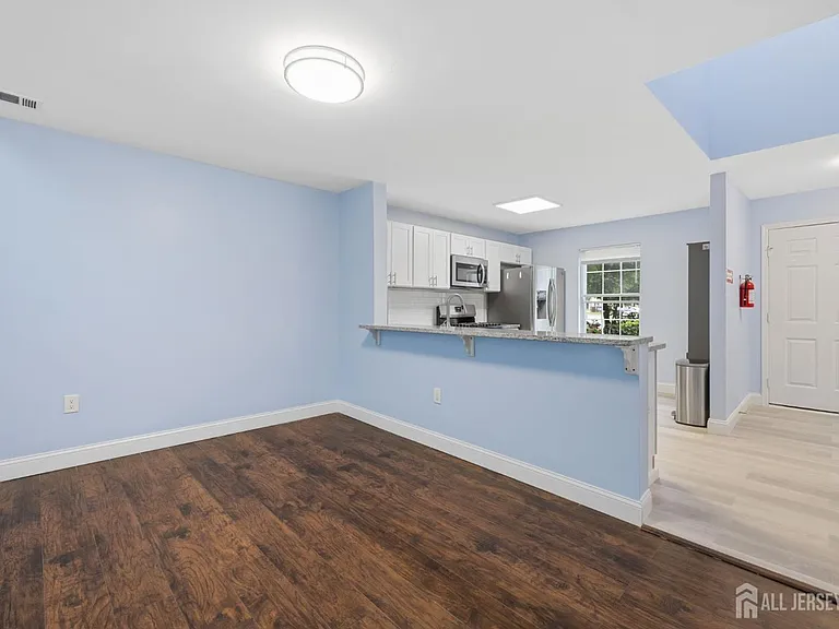 1609 Mulberry Ct — Photo 8